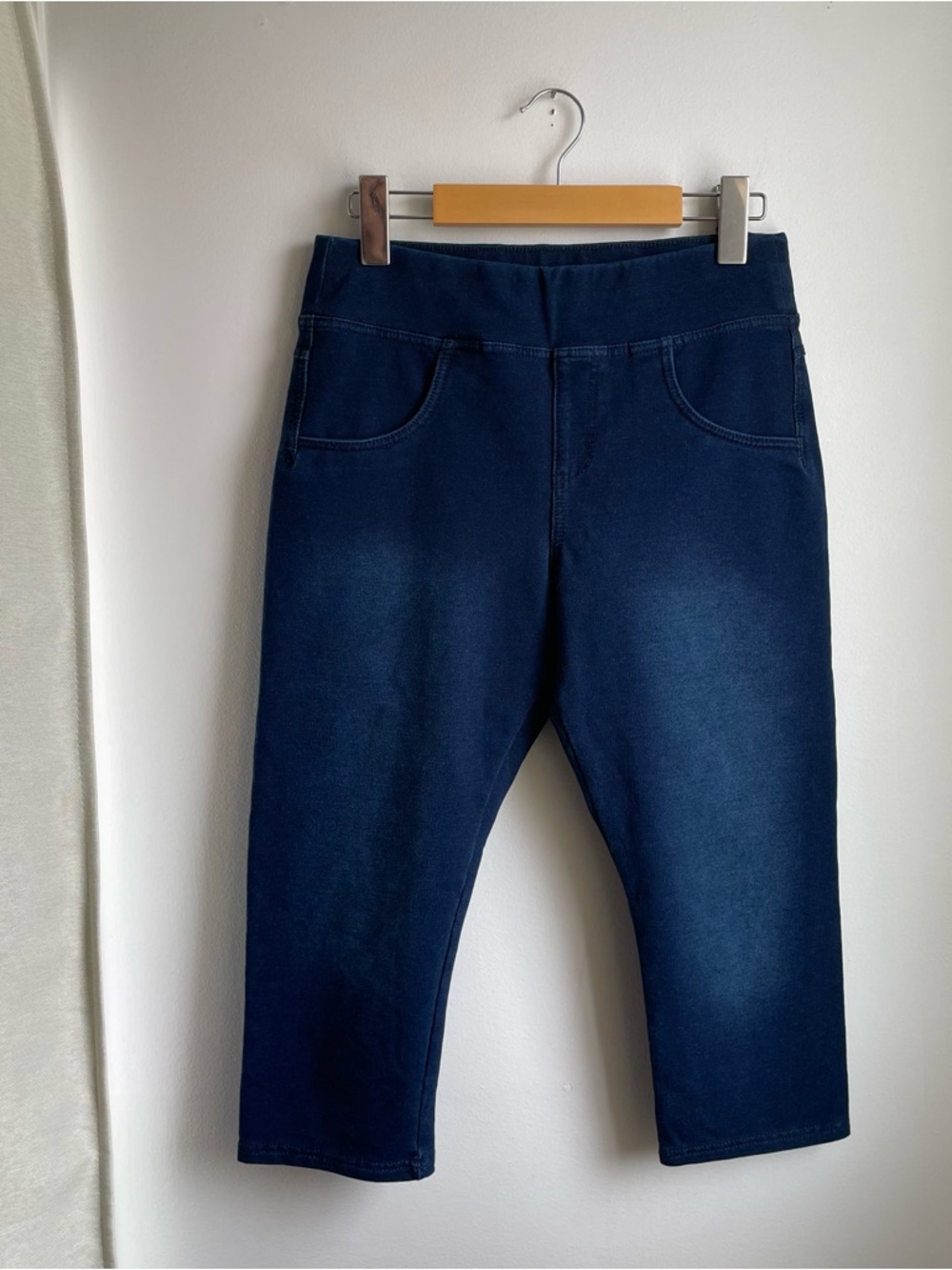 NWT High-Rise Capri No Sideseams Ultimate Comfort Dark Rinse Wash